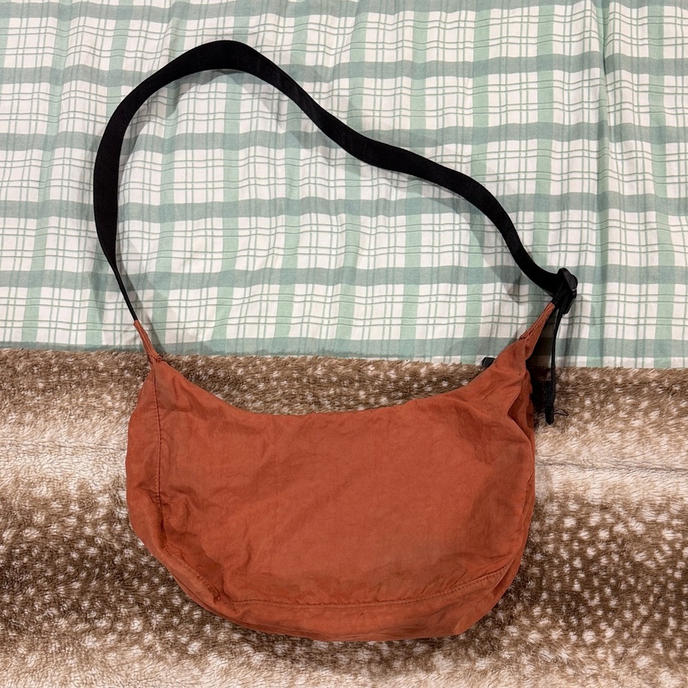 BAGGU Medium Crescent Bag in Orange